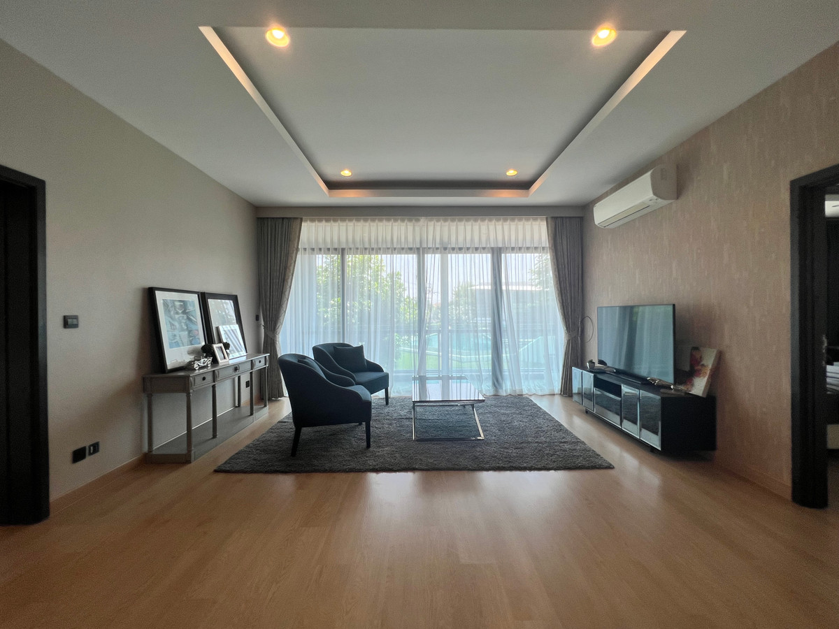 For RentHousePattanakan, Srinakarin : Luxury House For rent at Setthasiri Krungthep-kreetha with pool