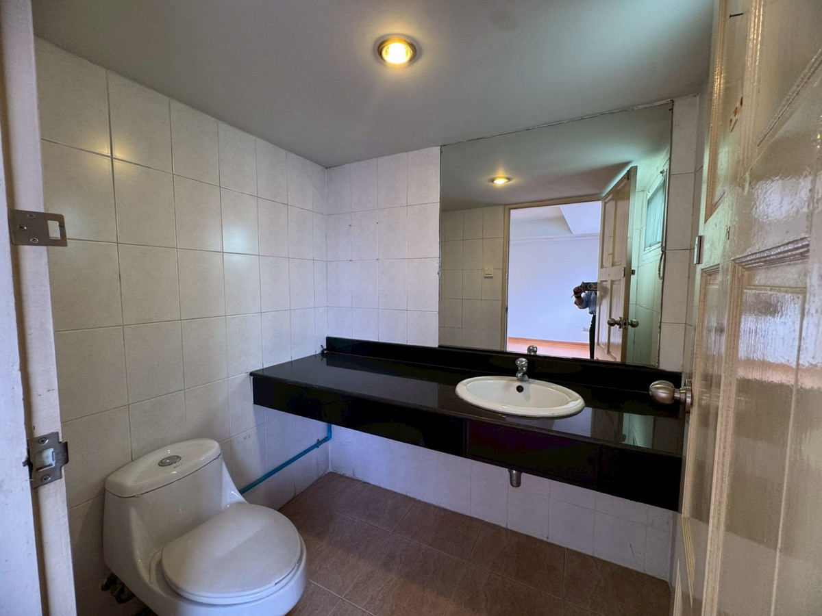 ขายโฮมออฟฟิศเลียบทางด่วนรามอินทรา : ขายโฮมออฟฟิศ 4.5 ชั้น ซอยประดิษฐ์มนูธรรม 9 เหมาะกับการลงทุนอยู่อาศัย (N.1993)