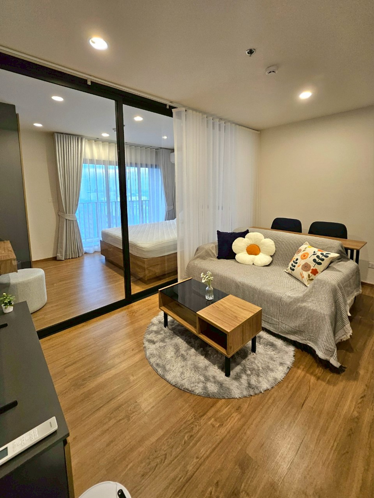 ให้เช่าคอนโดลาดพร้าว เซ็นทรัลลาดพร้าว : ว่างแล้ว The Line Vibe  ห้องสวย ใหม่มาก 18,000 เท่านั้น แบบ 1 นอน 32sqm ใกล้ Mrt , Bts ห้าแยกลาดพร้าว สนใจนัดชมได้เลย 064-6696546 มินนี่   เบอร์นี้แอทไลน์ได้เลยค่ะ