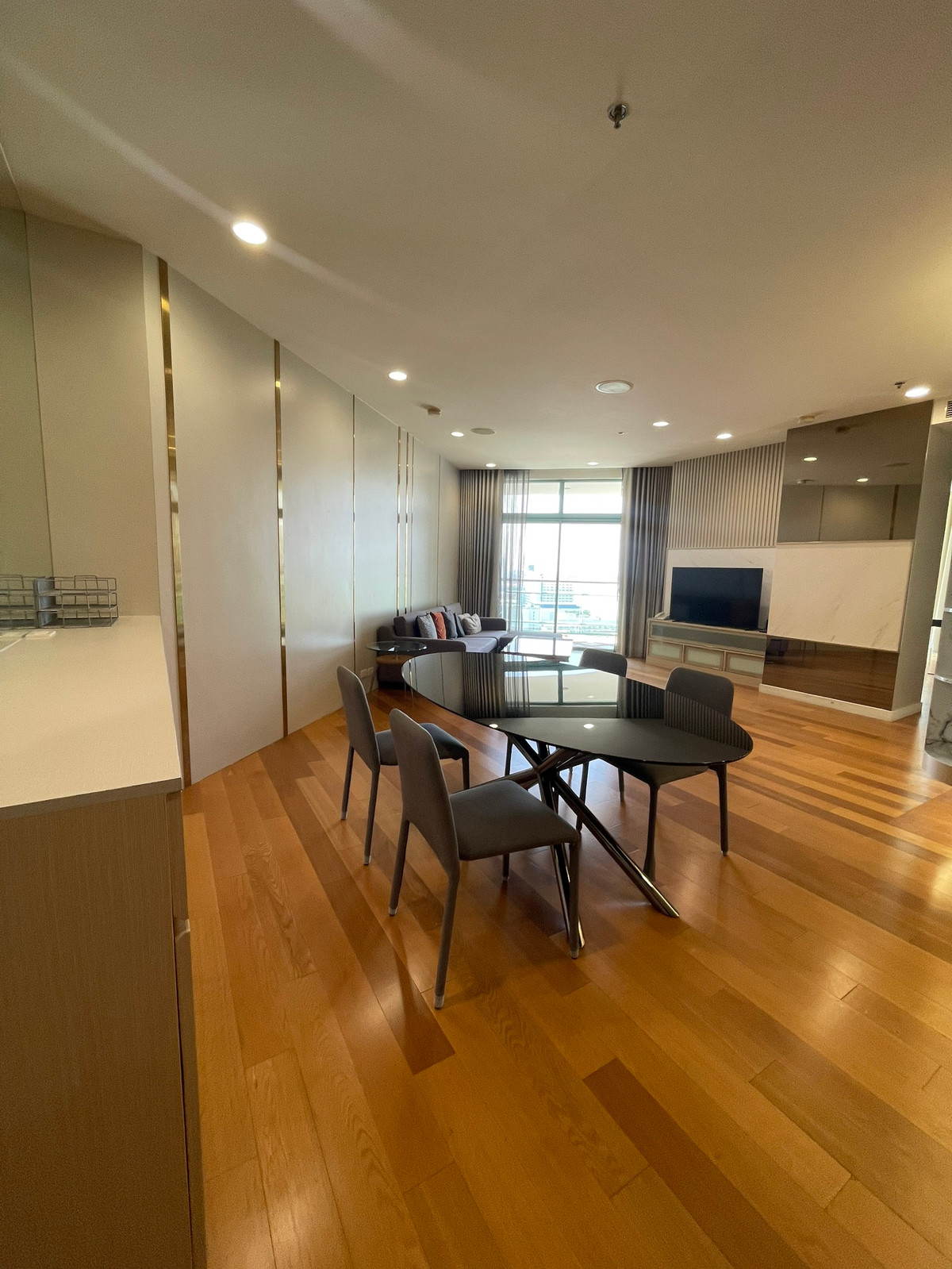 For RentCondoSathorn, Narathiwat : Condo for rent, Chatrium Riverside, near Shrewsbury International School, beautiful room, Chao Phraya River view. Ready to move in