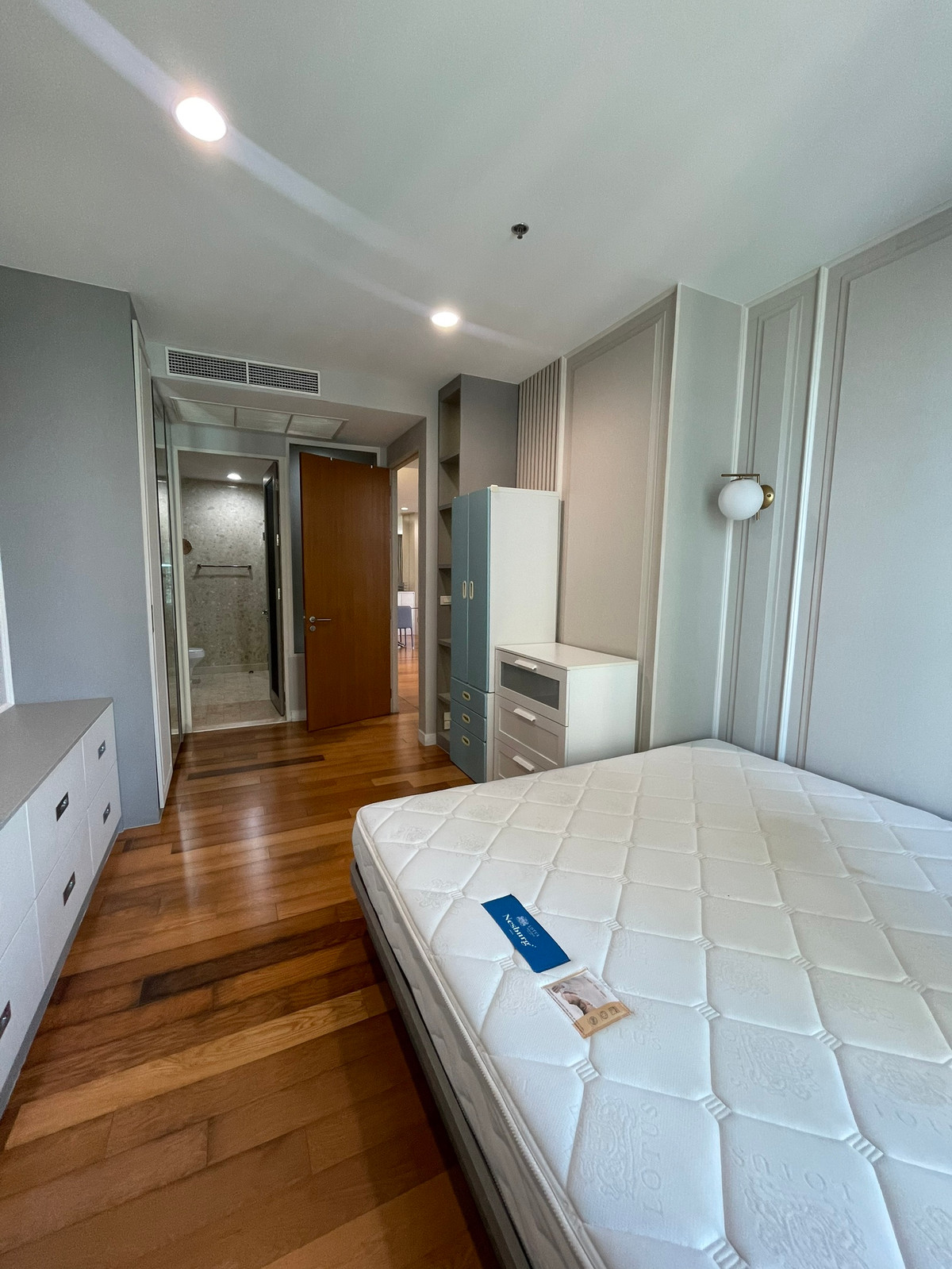 For RentCondoSathorn, Narathiwat : Condo for rent, Chatrium Riverside, near Shrewsbury International School, beautiful room, Chao Phraya River view. Ready to move in