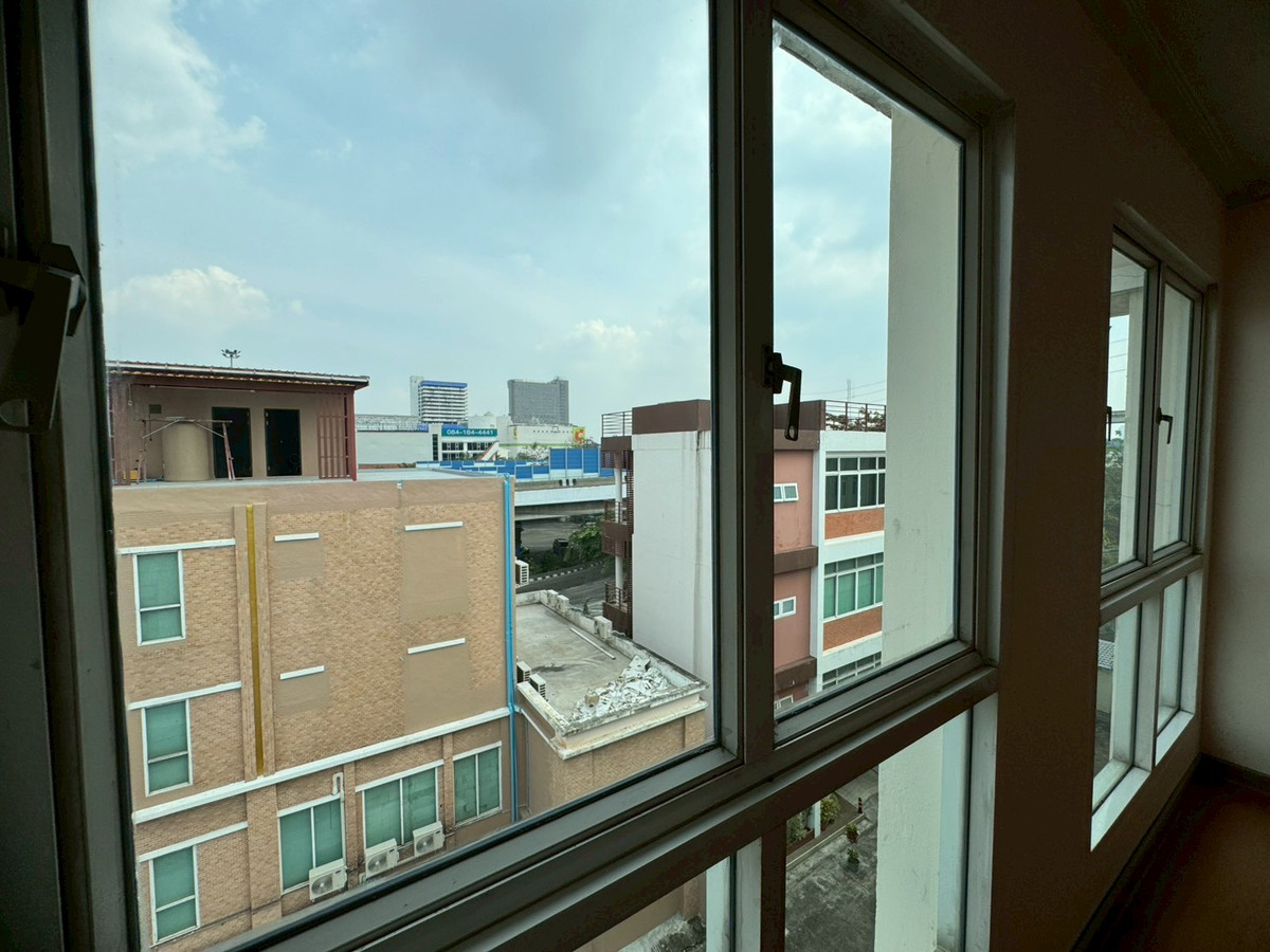 ขายโฮมออฟฟิศเลียบทางด่วนรามอินทรา : ขายโฮมออฟฟิศ 4.5 ชั้น ซอยประดิษฐ์มนูธรรม 9 เหมาะกับการลงทุนอยู่อาศัย (N.1993)