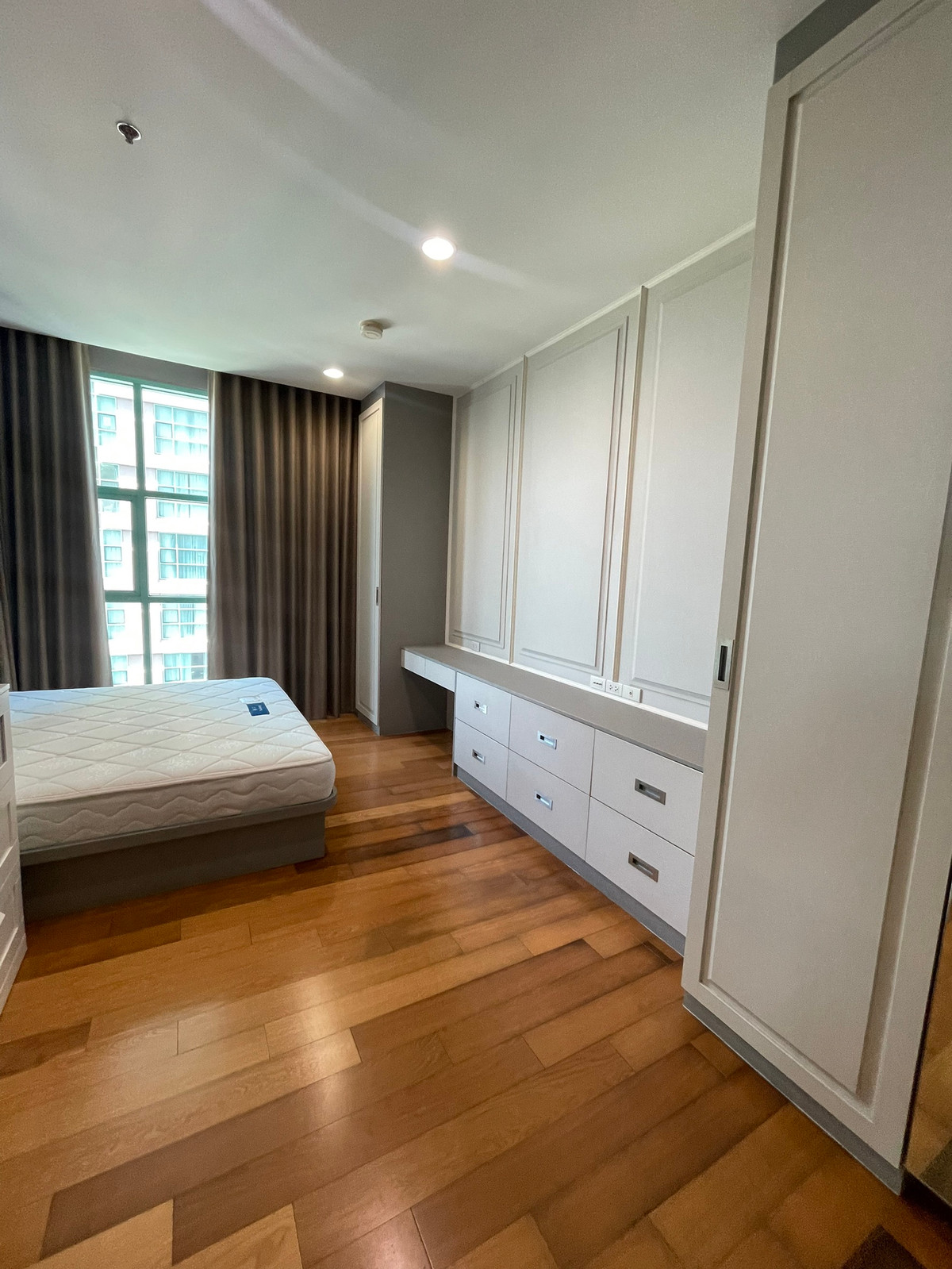 For RentCondoSathorn, Narathiwat : Condo for rent, Chatrium Riverside, near Shrewsbury International School, beautiful room, Chao Phraya River view. Ready to move in