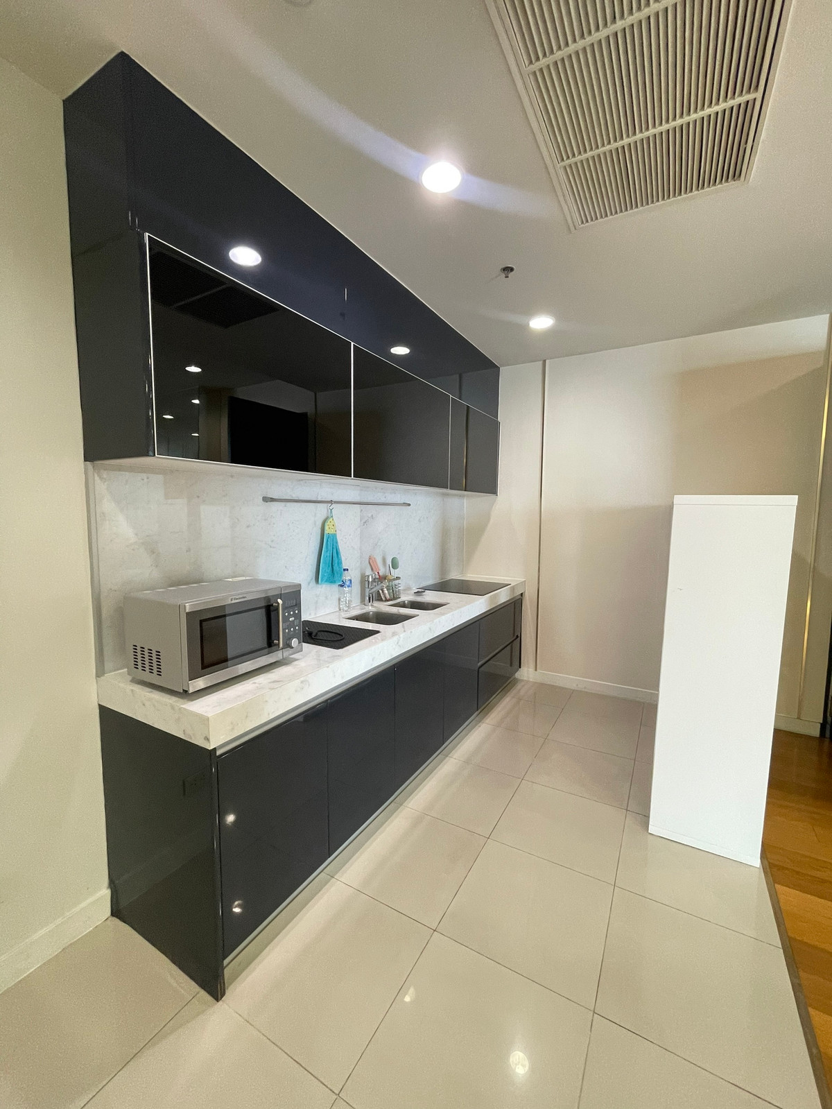 For RentCondoSathorn, Narathiwat : Condo for rent, Chatrium Riverside, near Shrewsbury International School, beautiful room, Chao Phraya River view. Ready to move in