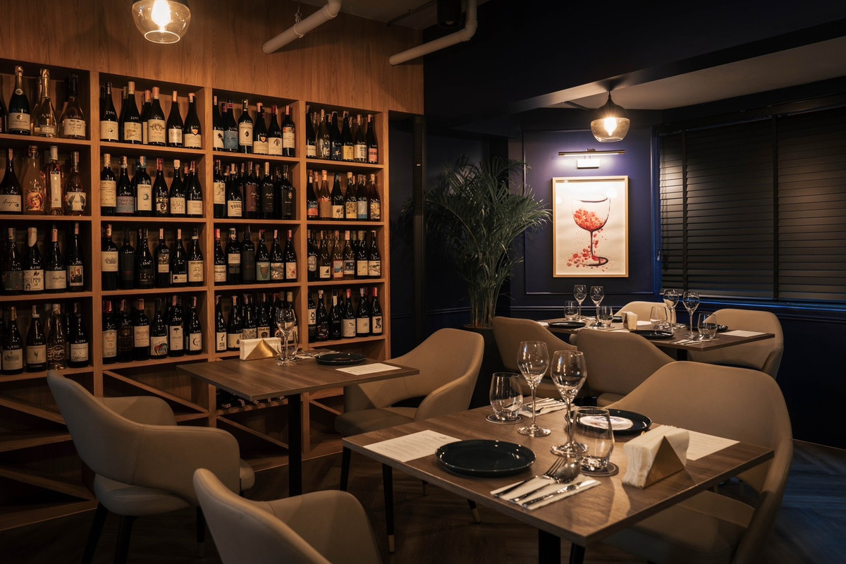 เซ้งร้านค้า/ตลาดนัดสยาม จุฬา สามย่าน : เซ้งร้านหรู Wine Bar  ใจกลางเมือง ถนนวิทยุ  ใกล้ All Seasons Place  GPF ใกล้โรงแรม Conrad