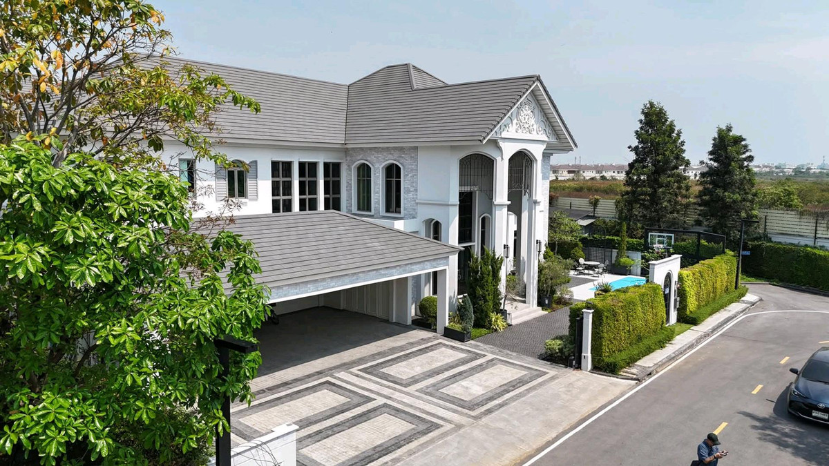 HouseLadkrabang, Suwannaphum Airport : 💎 Perfect Masterpiece, luxury house, Krungthep Kreetha | 700 sq m, corner plot, south direction, good feng shui, ready to move in.