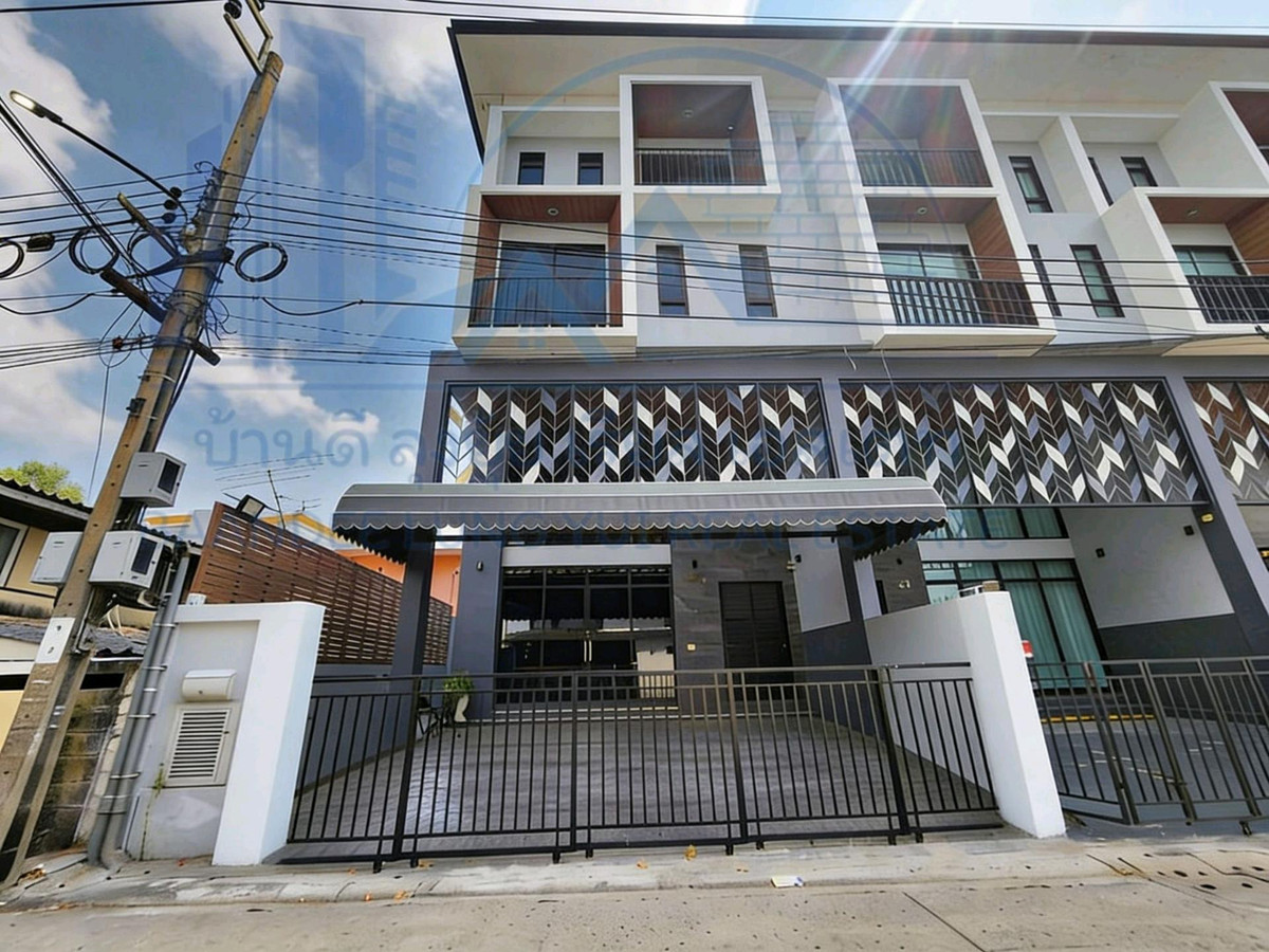 ให้เช่าทาวน์โฮมโชคชัย4 ลาดพร้าว71 : ให้เช่า Townhome Luxury ลาดพร้าว-วังหินซอย 4 สวยใหญ่มาก 🎋🎄🎄豪华联排别墅出租，位于拉抛-旺欣巷4号。环境优美，空间宽敞。