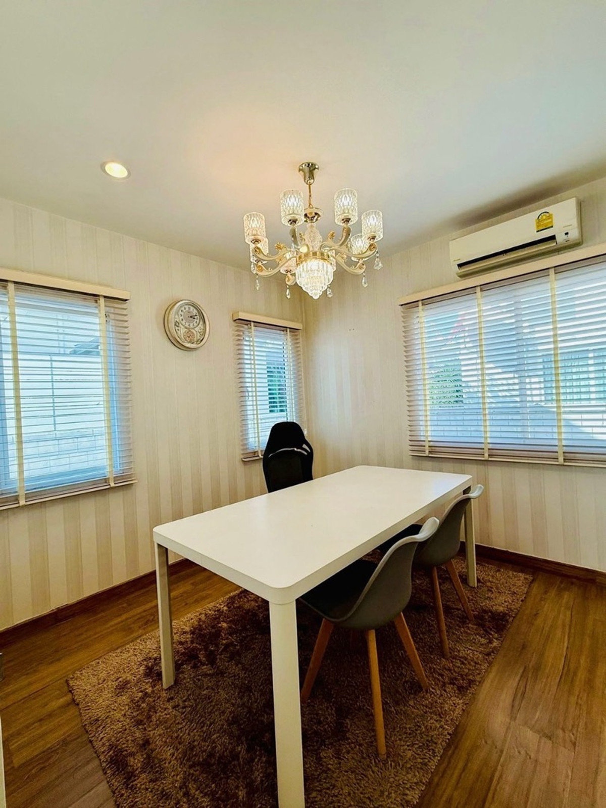 ให้เช่าบ้านราษฎร์บูรณะ สุขสวัสดิ์ : ให้เช่าบ้านเดี่ยว centro สุขสวัสดิ์-พระราม 3 ( เซนโทร สุขสวัสดิ์-พระราม 3 )
🛏️ 4 ห้องนอน 🛁 4 ห้องน้ำ 🚗 2 ที่จอดรถ ขนาด 51 ตรว. พื้นที่ใช้สอย 173 ตรม. ✨ ราคา 40,000 บาท ✨ 