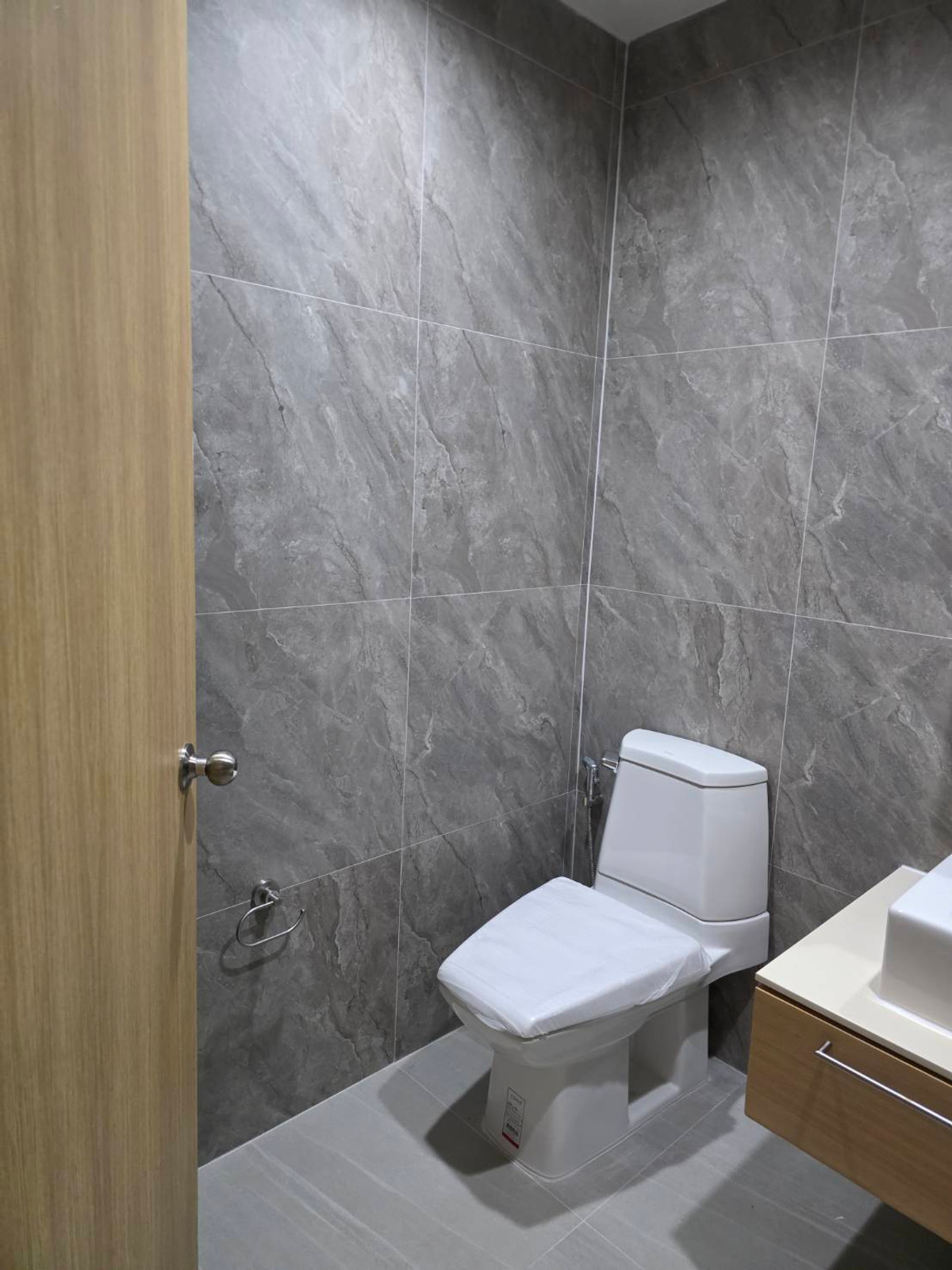 ให้เช่าคอนโดลาดพร้าว เซ็นทรัลลาดพร้าว : The Issara Ladprao |  เช่า 12,000 ห้องเปล่า วิวโล่ง   📞 Line:@pukkhome (with @ )