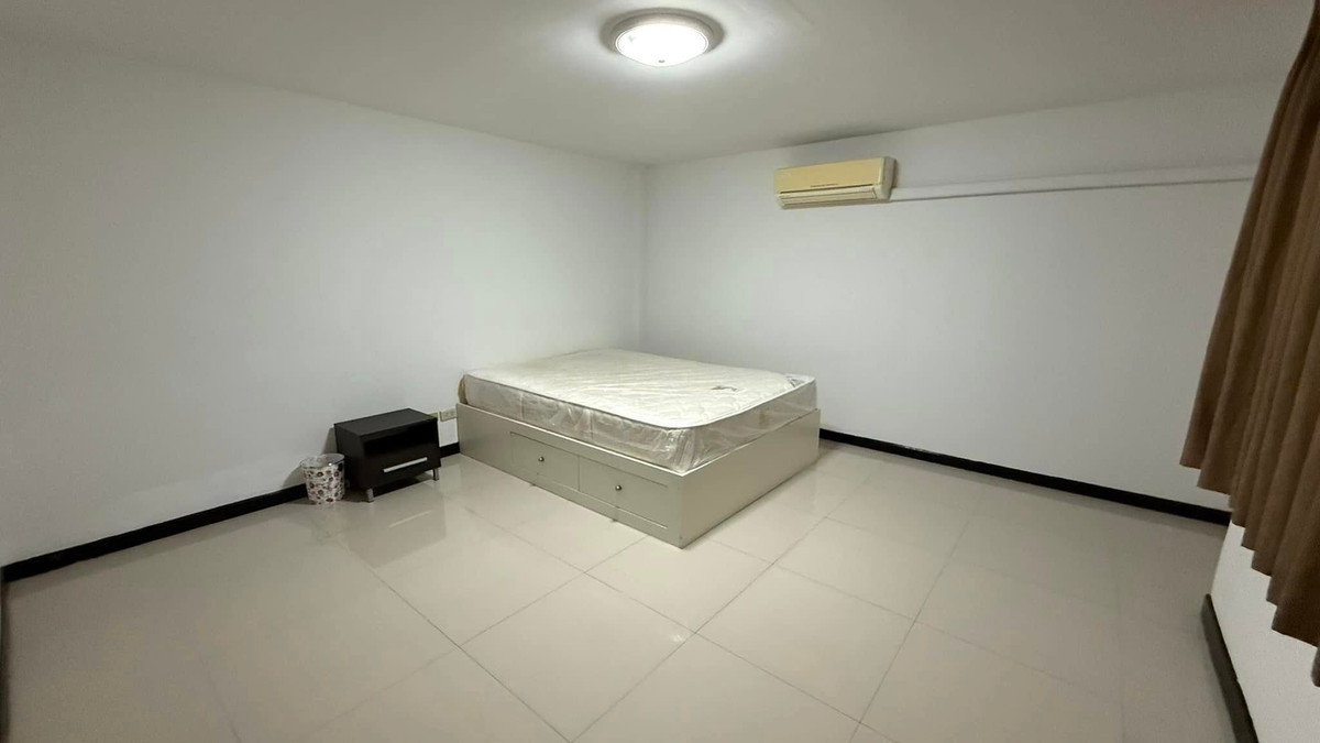 ให้เช่าอาคารพาณิชย์บางนา แบริ่ง ลาซาล : Prime Place 105 บ้านเดี่ยวพื้นที่กว้างขวาง 4 ห้องนอน 5 ห้องน้ำ ที่จอดรถ 2 คัน พื้นที่ใช้สอย 300 ตรม. ขนาดที่ดิน 50 ตารางวา ราคาเช่า 32,000 บาท/เดือน 