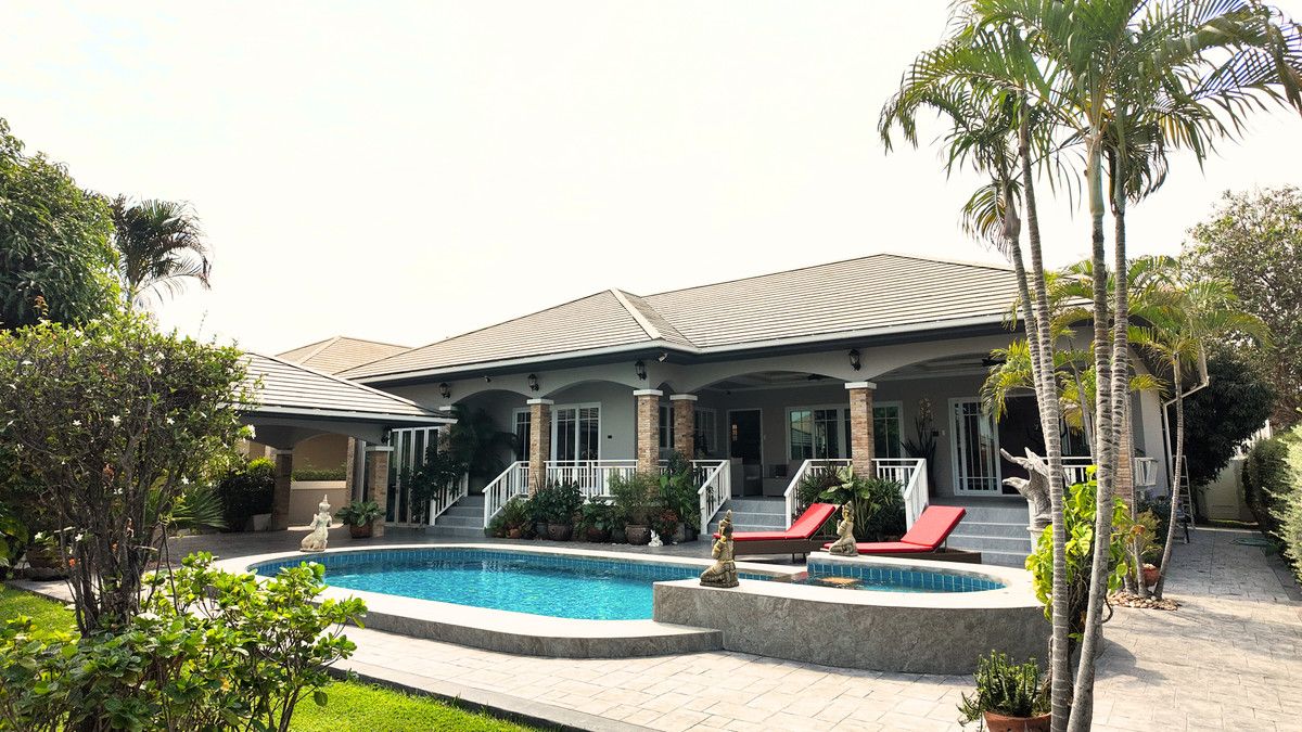 For SaleHouseCha-am Phetchaburi : Luxurious 3 Bed 4 Bath Villa For Sale in Baan Tawan