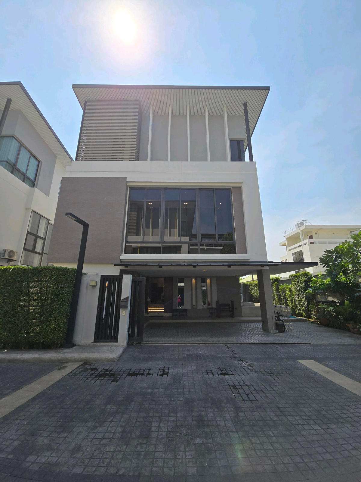 For SaleHouseYothinpattana,CDC : Luxury Pool Villa ready to move in 
The Glamor Ekkamai, great price.