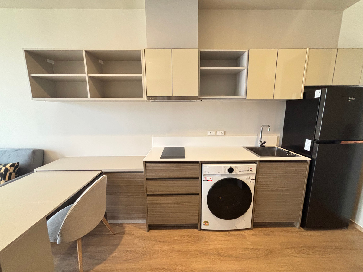 For RentCondoSathorn, Narathiwat : For rent 📍 The Issara Sathorn 📍 Fully furnished with appliances. Near BTS Chong Nonsi.