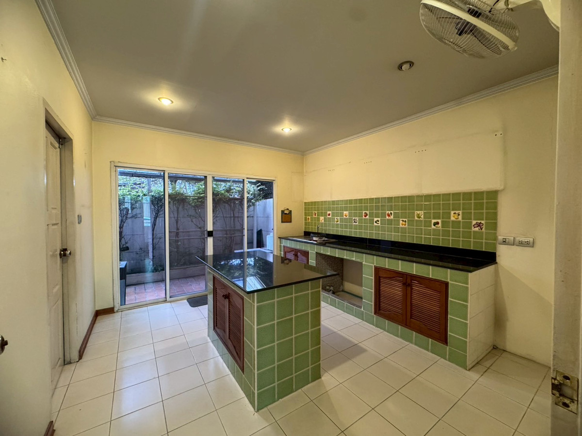 ขายโฮมออฟฟิศเลียบทางด่วนรามอินทรา : ขายโฮมออฟฟิศ 4.5 ชั้น ซอยประดิษฐ์มนูธรรม 9 เหมาะกับการลงทุนอยู่อาศัย (N.1993)