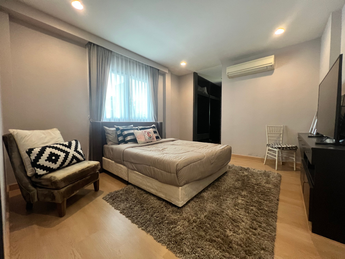 For RentHousePattanakan, Srinakarin : Luxury House For rent at Setthasiri Krungthep-kreetha with pool