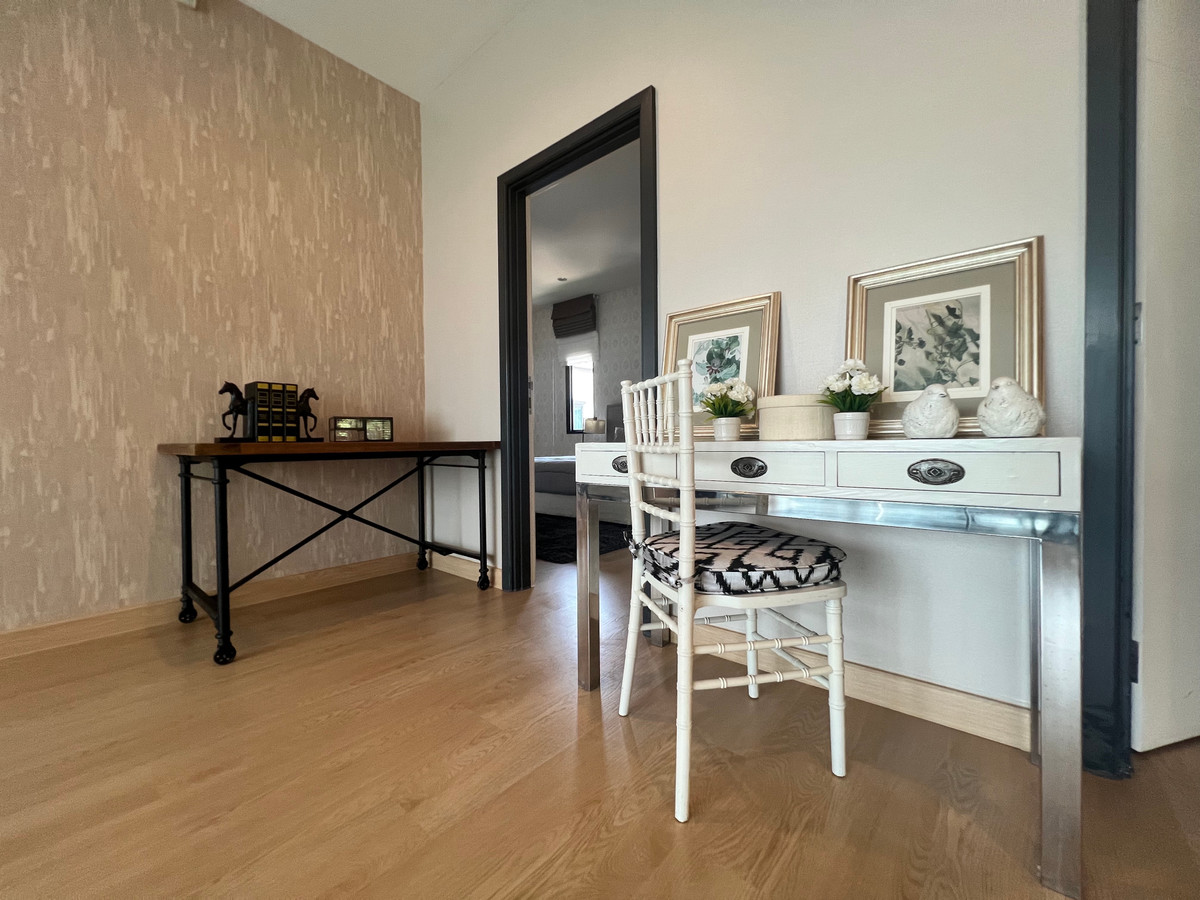 For RentHousePattanakan, Srinakarin : Luxury House For rent at Setthasiri Krungthep-kreetha with pool