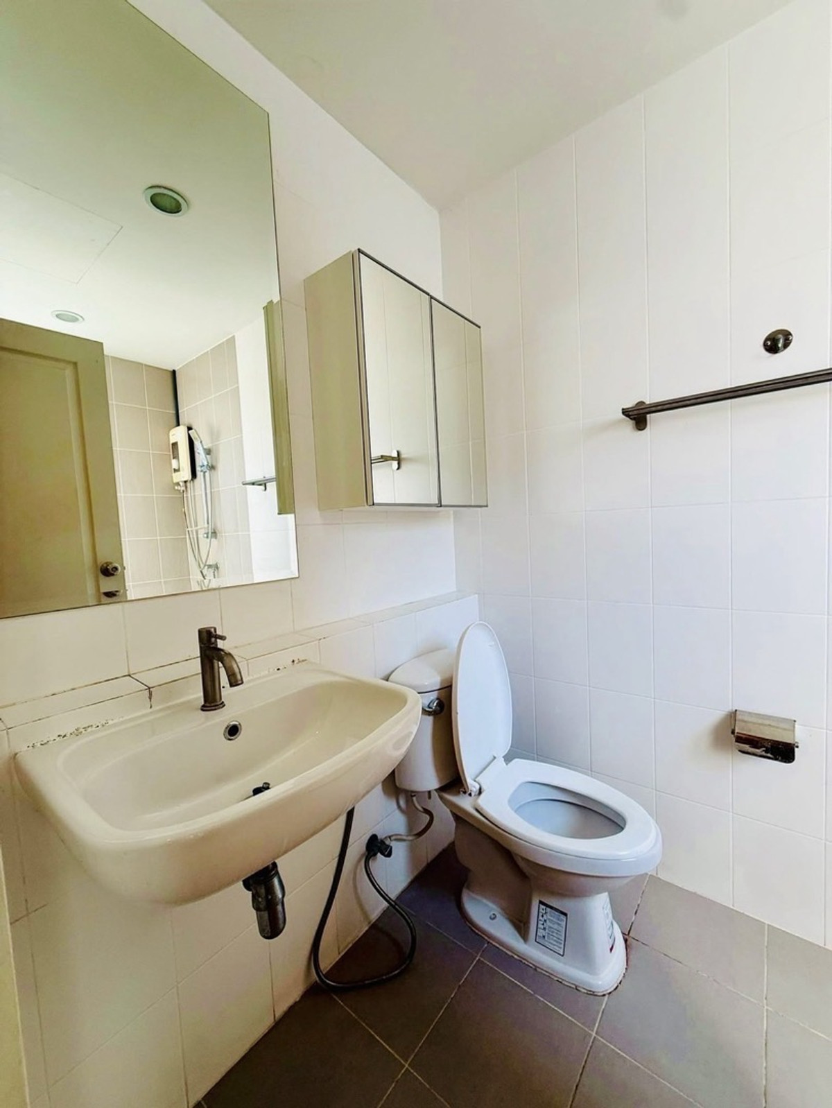 ให้เช่าบ้านราษฎร์บูรณะ สุขสวัสดิ์ : ให้เช่าบ้านเดี่ยว centro สุขสวัสดิ์-พระราม 3 ( เซนโทร สุขสวัสดิ์-พระราม 3 )
🛏️ 4 ห้องนอน 🛁 4 ห้องน้ำ 🚗 2 ที่จอดรถ ขนาด 51 ตรว. พื้นที่ใช้สอย 173 ตรม. ✨ ราคา 40,000 บาท ✨ 