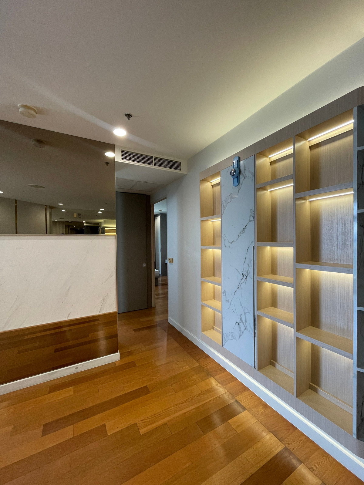 For RentCondoSathorn, Narathiwat : Condo for rent, Chatrium Riverside, near Shrewsbury International School, beautiful room, Chao Phraya River view. Ready to move in