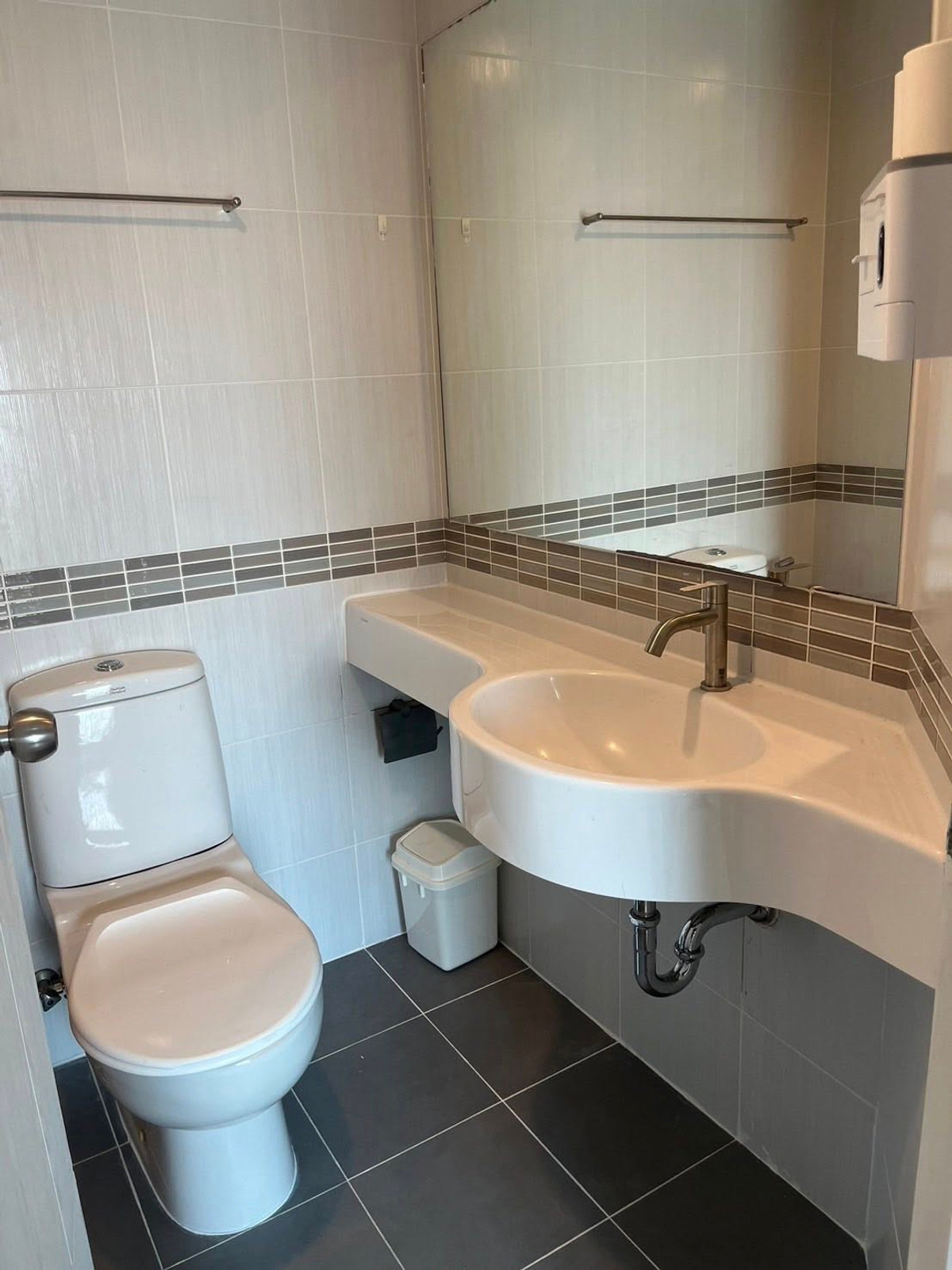 For RentCondoPattanakan, Srinakarin : 🔥 For rent LUMPINI PLACE Srinakarin - Hua Mak Station 🔥 📍 near Airport Link Hua Mak 🚆 convenient travel