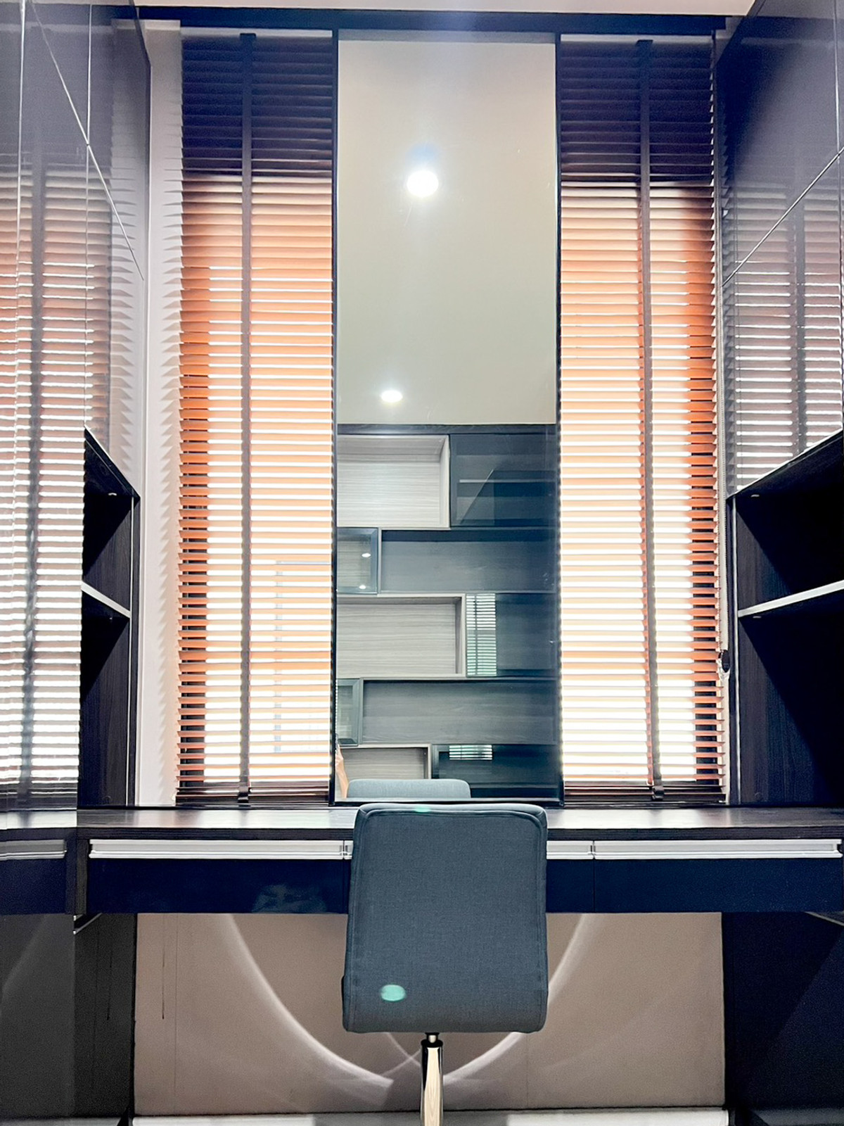 For RentTownhomePattanakan, Srinakarin : Townhome has double volume, airy, open, fully furnished. Ready to move in immediately. Near Wellington International School 🏫