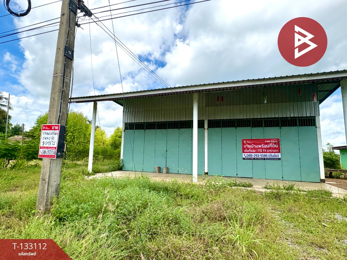 For SaleHouseChai Nat : Single house with land for sale, area 1 rai 73 square wah, Noen Kham, Chainat, good location next to the road.