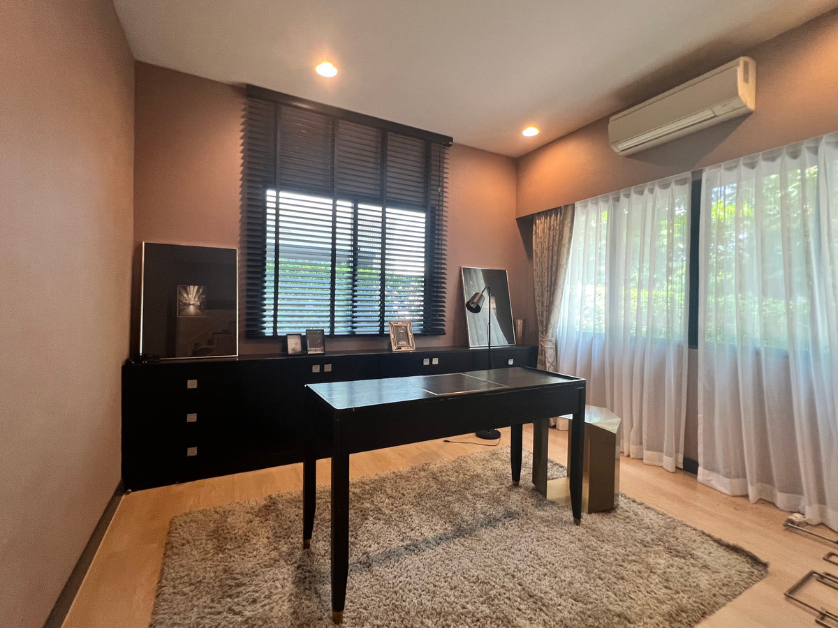 For RentHousePattanakan, Srinakarin : Luxury House For rent at Setthasiri Krungthep-kreetha with pool
