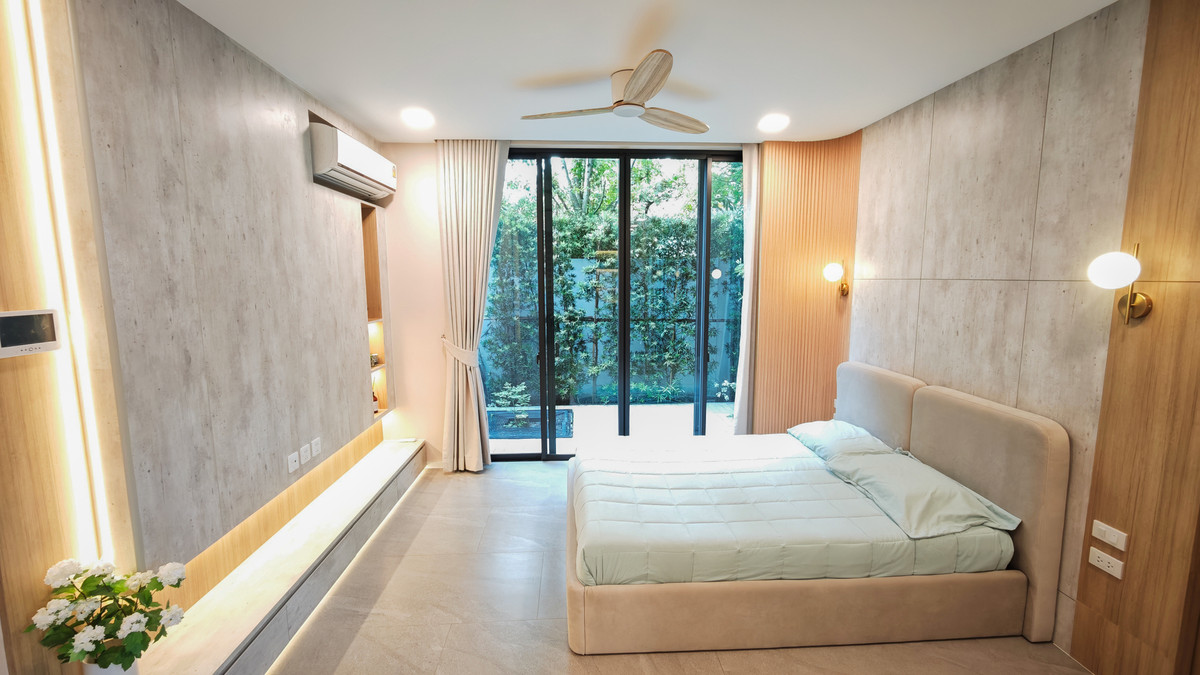 For RentHousePattanakan, Srinakarin : For Rent Vive Krungthep Kreetha 4 Bedrooms