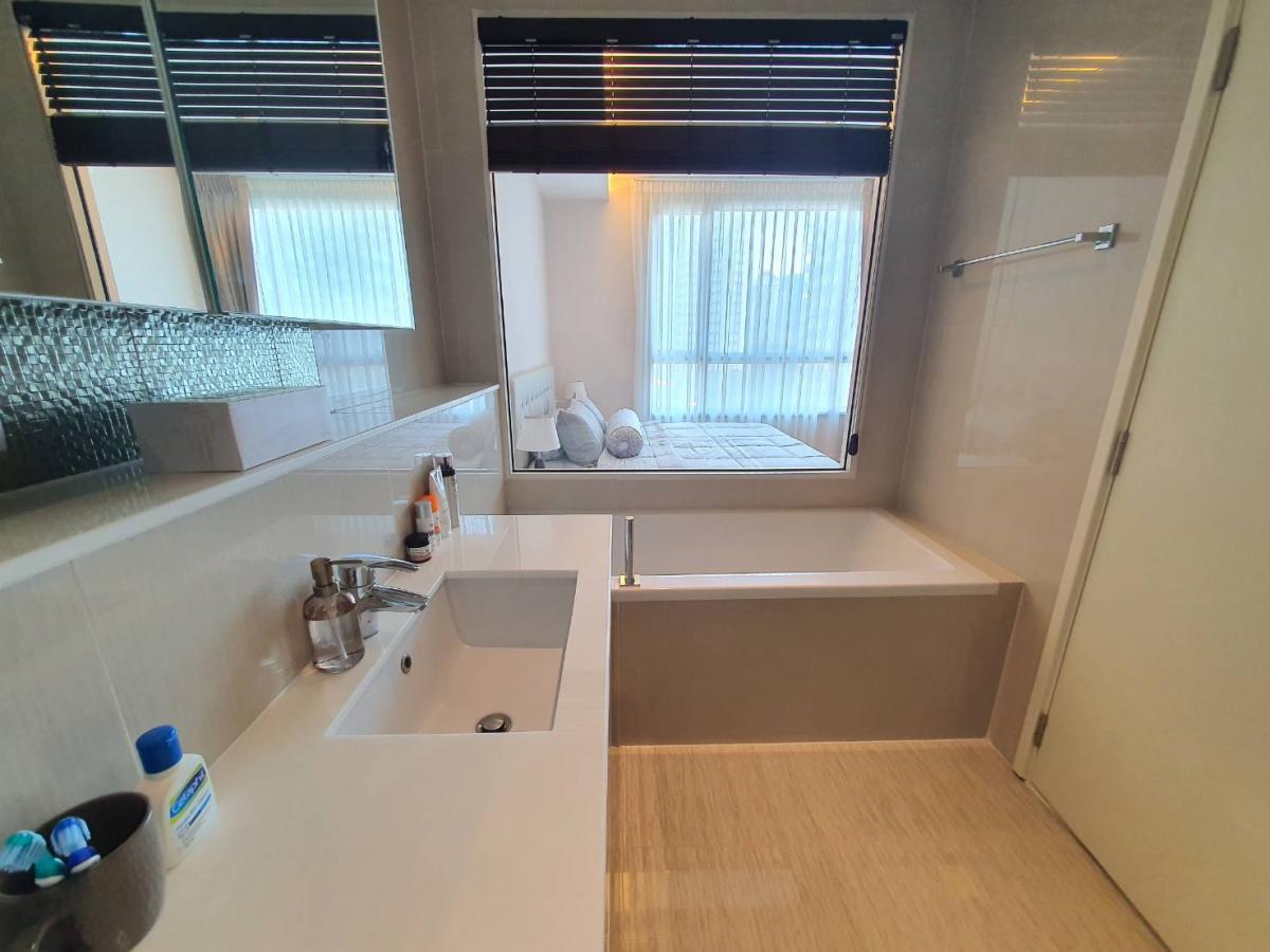 For RentCondoSukhumvit, Asoke, Thonglor : Beautiful room, 2 bedrooms, 2 bathrooms in the heart of Phrom Phong. Rent for only 55,000 THB/month at H Sukhumvit 43!