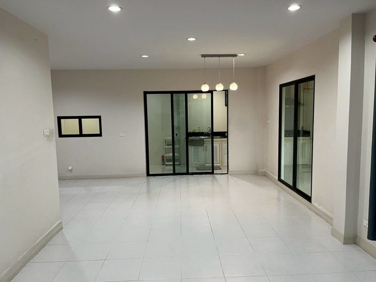 For SaleTownhomePathum Thani,Rangsit, Thammasat : 2-story townhome for sale, corner unit, I-Design, Lam Luk Ka, Khlong 3, area 42.6 sq m, 3 bedrooms, 4 parking spaces, near BTS Khu Khot, Lam Luk Ka, Pathum Thani.