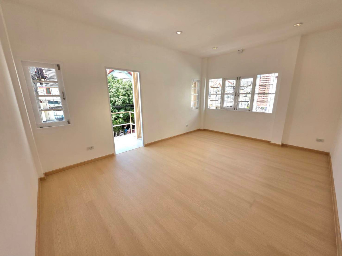 ขายนนทบุรี บางใหญ่ บางบัวทอง : 95742 - ขายบ้านแฝด ม.ศุธาวัลย์ ติดถนนใหญ่ ตรงข้ามวัดสวนแก้ว อ.บางใหญ่ จ.นนทบุรี