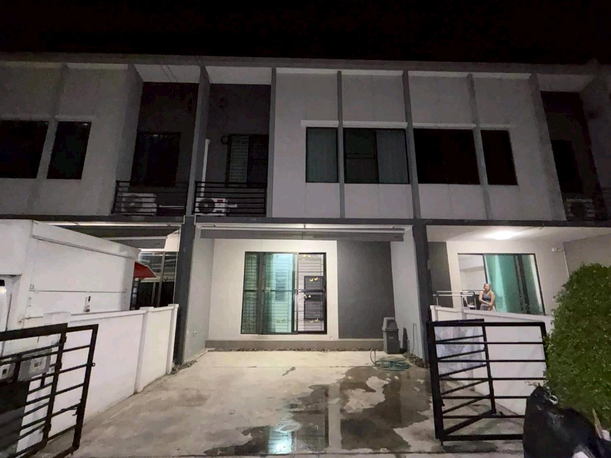 ให้เช่าทาวน์โฮมนวมินทร์ รามอินทรา : ให้เช่าทาวน์โฮม 2 ชั้น | หมู่บ้านพลีโน่ รามอินทรา สถานที่ใกล้เคียง
• แฟชั่นไอส์แลนด์
• โรงพยาบาลสินแพทย์ รามอินทรา
• โลตัส