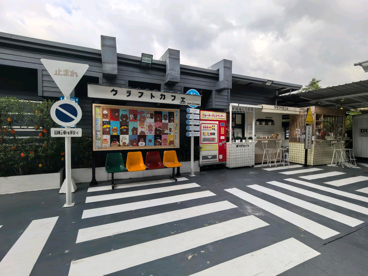 For RentRetail SpacePinklao, Charansanitwong : ✨ Shop space / cafe / restaurant / studio for rent 📐 230 sq m. | 2 floors, near Thonburi Fresh Market.