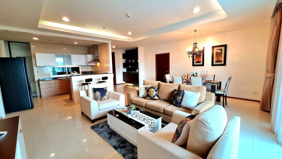 For RentCondoSukhumvit, Asoke, Thonglor : SK038/: Luxury condo for rent, Piyathip Place, 3 bedrooms, Sukhumvit 39, area 289 sq m., ready to move in, suitable for families.