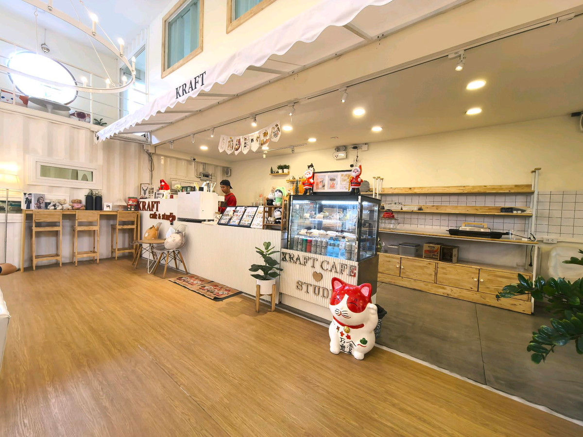 For RentRetail SpacePinklao, Charansanitwong : ✨ Shop space / cafe / restaurant / studio for rent 📐 230 sq m. | 2 floors, near Thonburi Fresh Market.