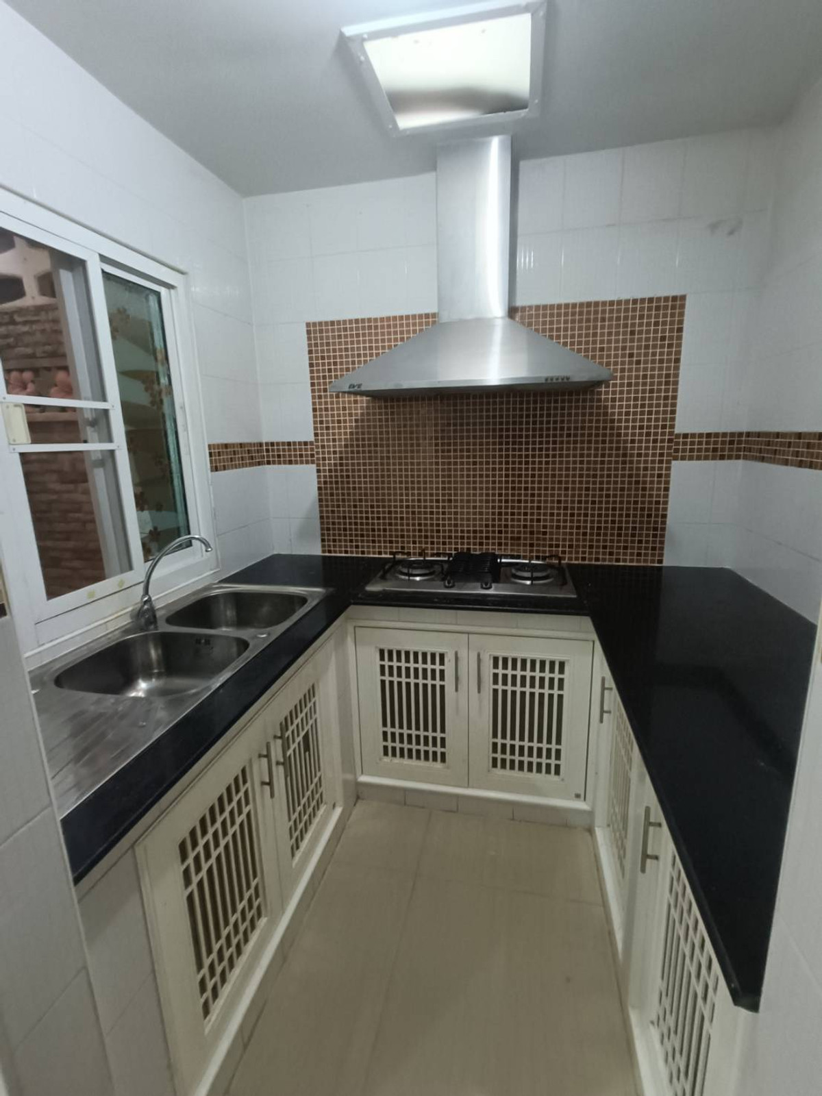 For RentTownhomeLadprao101, Happy Land, The Mall Bang Kapi : Beautiful 2-story house for rent, Sena Villa 84 Village, Happyland