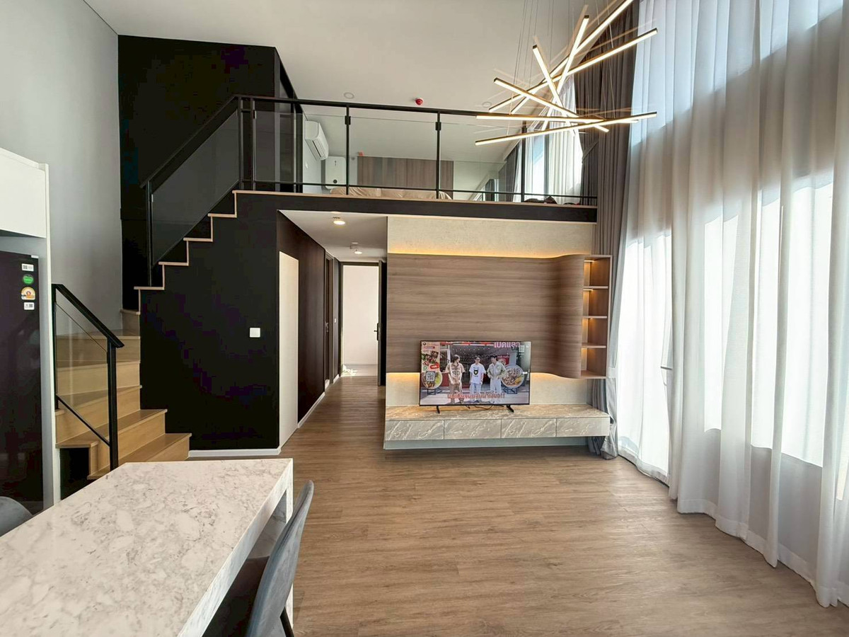 For SaleCondoRama9, Petchburi, RCA : urgent! Beautiful room for sale, decorated, ready to move in, beautiful view, 29th floor, next to Rama 9 Road. The central part is very large.