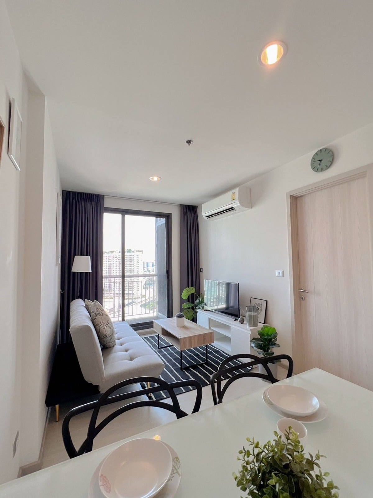 For SaleCondoSukhumvit, Asoke, Thonglor : Rhythm Sukhumvit 42 for sale 45 sqm rent 1 bed 1 bath 8.4 MB