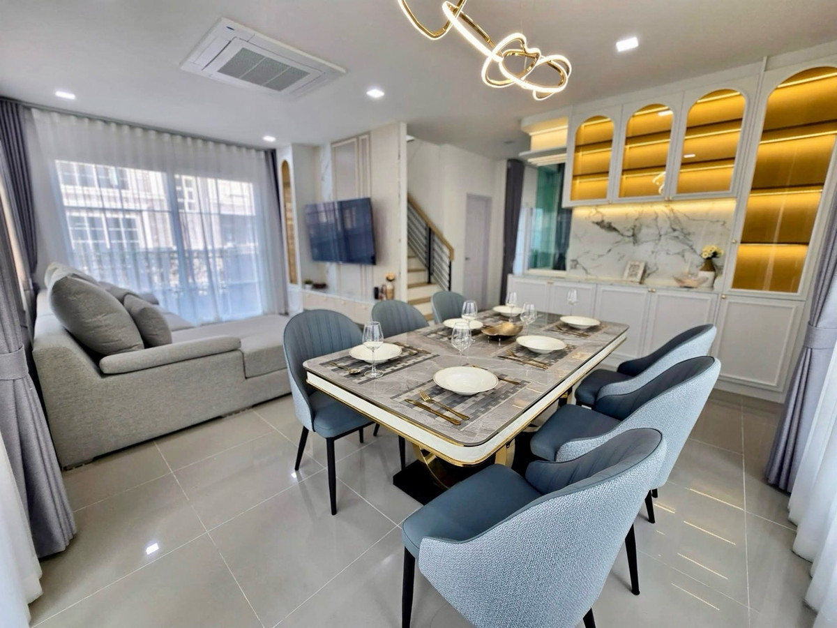 For RentSamut Prakan,Samrong : 🌟For Rent: Semi-Detached House at Golden Neo Sukhumvit–Lasalle. 4 bedrooms and 3 bathrooms. Fully furnished. Pet-Friendly.💥Rental Fee: 85,000 THB/month. 