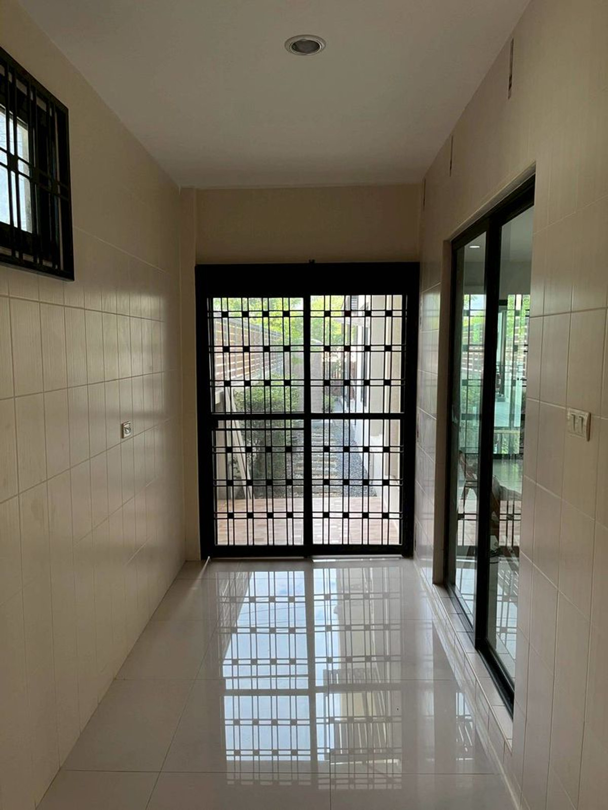 For SaleTownhomePathum Thani,Rangsit, Thammasat : 2-story townhome for sale, corner unit, I-Design, Lam Luk Ka, Khlong 3, area 42.6 sq m, 3 bedrooms, 4 parking spaces, near BTS Khu Khot, Lam Luk Ka, Pathum Thani.