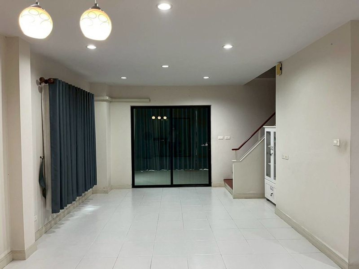For SaleTownhomePathum Thani,Rangsit, Thammasat : 2-story townhome for sale, corner unit, I-Design, Lam Luk Ka, Khlong 3, area 42.6 sq m, 3 bedrooms, 4 parking spaces, near BTS Khu Khot, Lam Luk Ka, Pathum Thani.