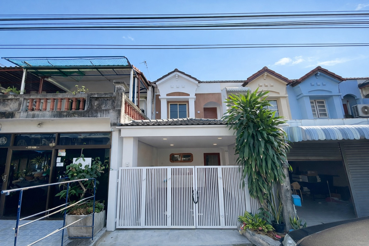 ขายทาวน์โฮมปทุมธานี รังสิต ธรรมศาสตร์ : 🏡🪴 ขายด่วน บ้านทาวน์โฮมสไตล์มินิมอล รีโนเวทใหม่ทั้งหลัง หมู่บ้านรินทร์ทอง ซอย 2 เดินทางสะดวก เชื่อมพหลโยธิน–ลำลูกกา ใกล้สถานีคูคต 10 นาที ✨🚆