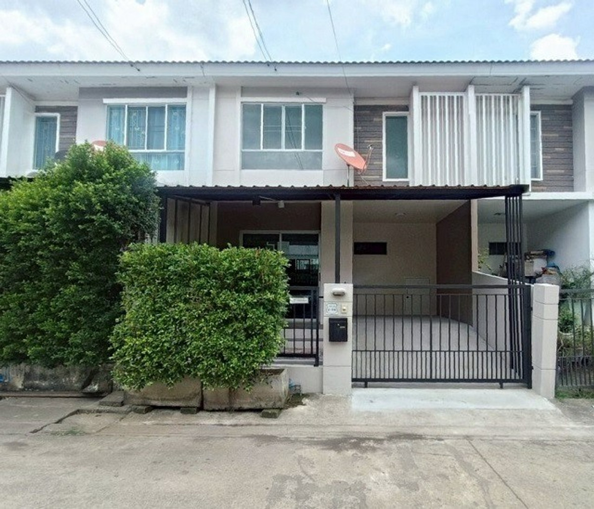 ให้เช่าทาวน์โฮมพุทธมณฑล ศาลายา : พุทธมณฑลสาย 5 Central ศาลายา 800 ม.ให้เช่าทาวน์เฮ้าส์ 2 ชั้น 3 นอน 2 น้ำ 22 ตร.วา. 220 ตร.ม.ติดถนนเมน ทำเลศักยภาพ