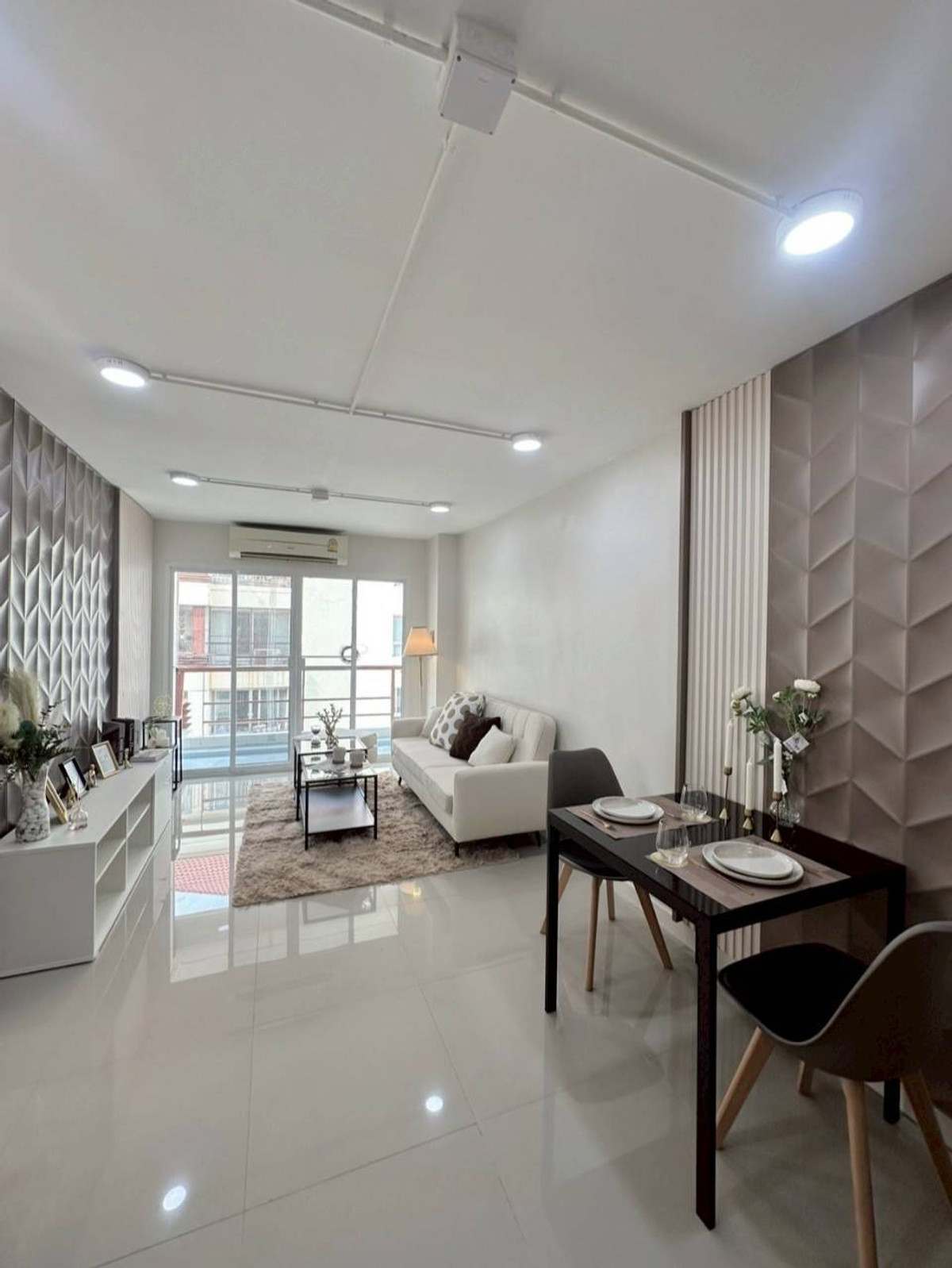 ขายคอนโดพระราม 9 เพชรบุรีตัดใหม่ RCA : คอนโด พรีเมี่ยเพลส ⭐️ Premiere place Rama 9 (พระราม 9) ตึก 3 ชั้น 8