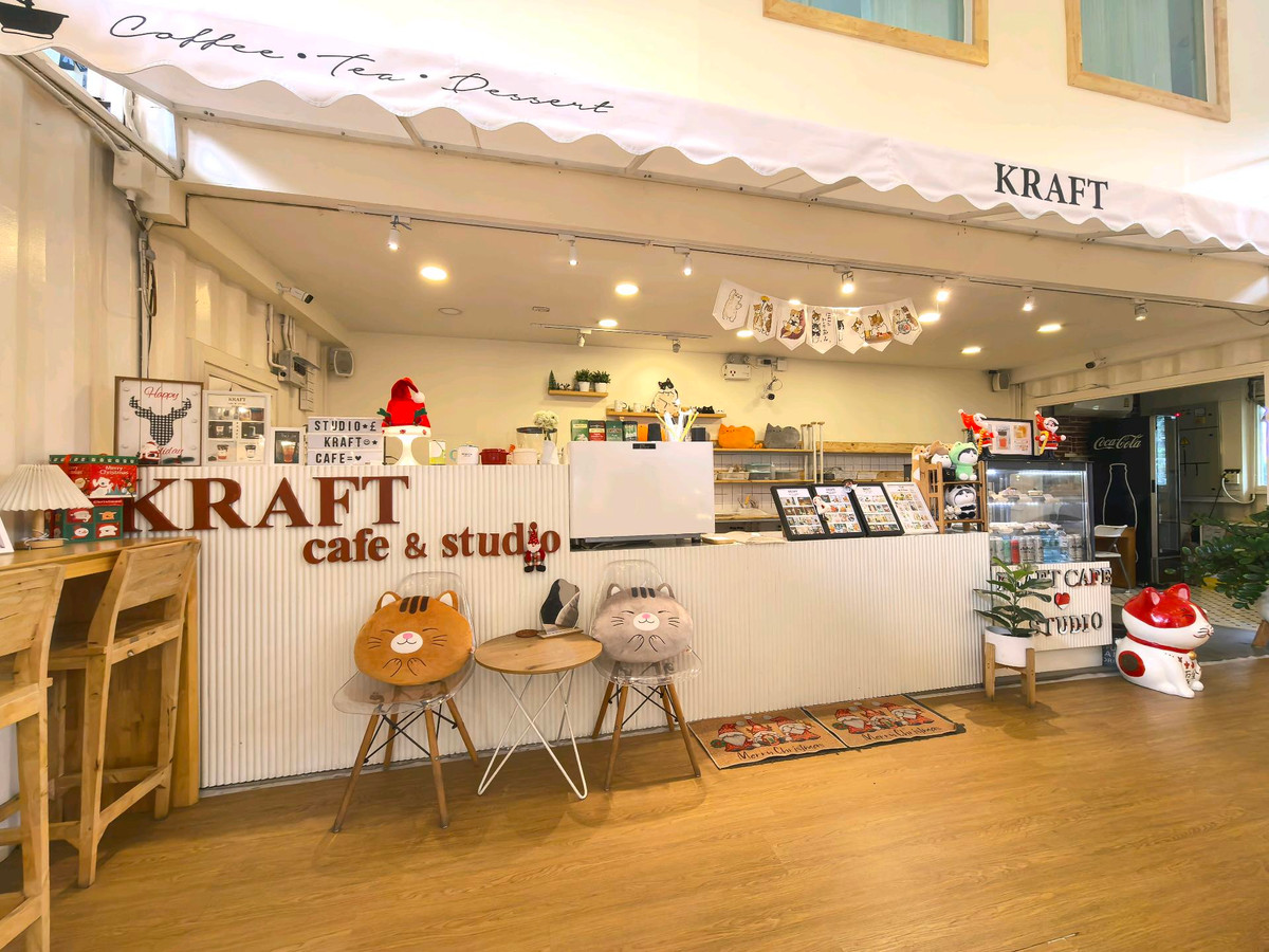 For RentRetail SpacePinklao, Charansanitwong : ✨ Shop space / cafe / restaurant / studio for rent 📐 230 sq m. | 2 floors, near Thonburi Fresh Market.