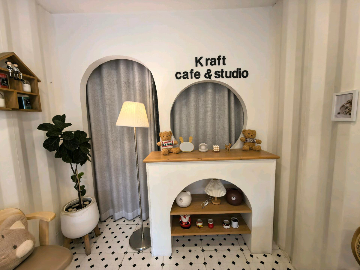 For RentRetail SpacePinklao, Charansanitwong : ✨ Shop space / cafe / restaurant / studio for rent 📐 230 sq m. | 2 floors, near Thonburi Fresh Market.