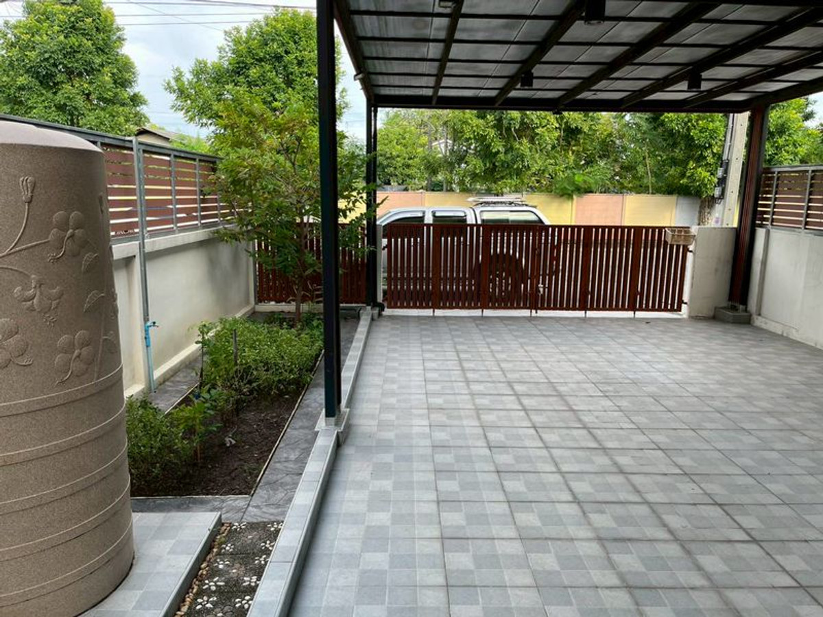 For SaleTownhomePathum Thani,Rangsit, Thammasat : 2-story townhome for sale, corner unit, I-Design, Lam Luk Ka, Khlong 3, area 42.6 sq m, 3 bedrooms, 4 parking spaces, near BTS Khu Khot, Lam Luk Ka, Pathum Thani.