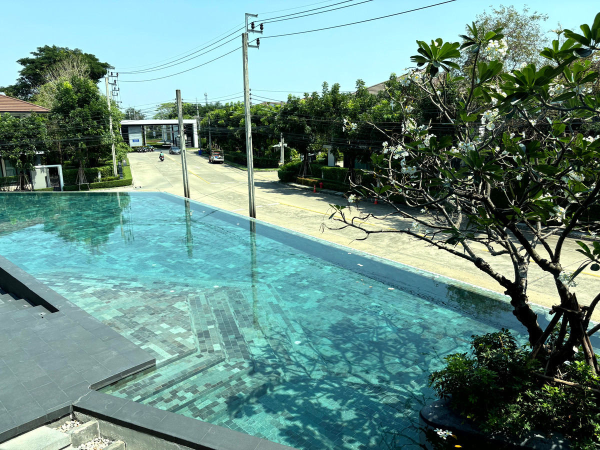 For RentHousePattanakan, Srinakarin : For rent Setthasiri Krungthep Kreetha