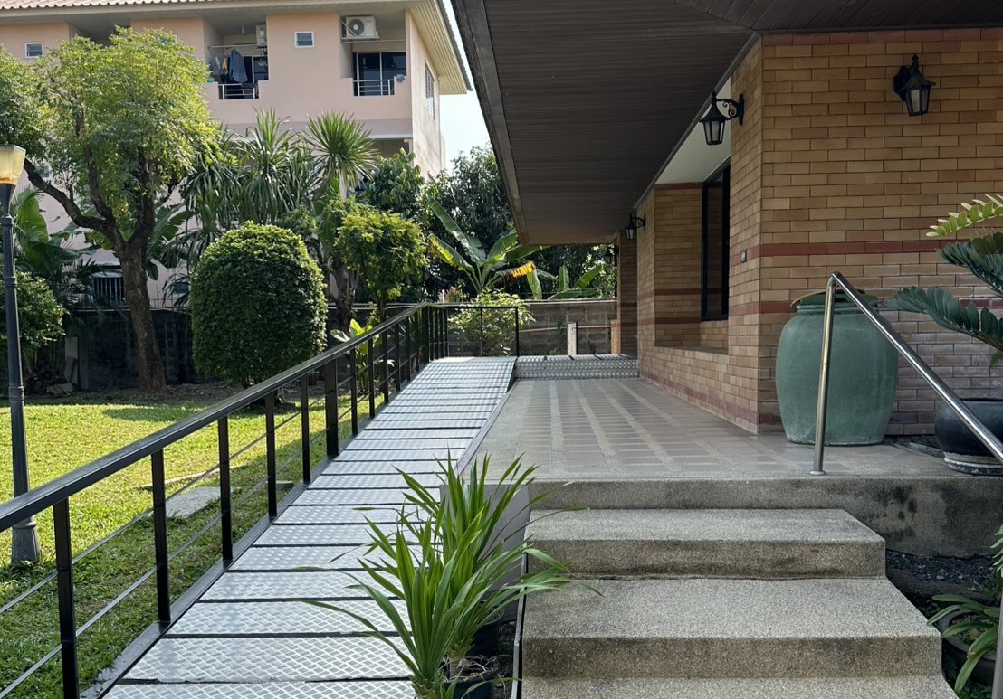 ขายบ้านพัฒนาการ ศรีนครินทร์ : 🔥ขายด่วน+🔥บ้านเดี่ยวหรู ทำเลศักยภาพ ซอยกรุงเทพกรีฑา 8 เฟอร์นิเจอร์ครบ พร้อมเข้าอยู่