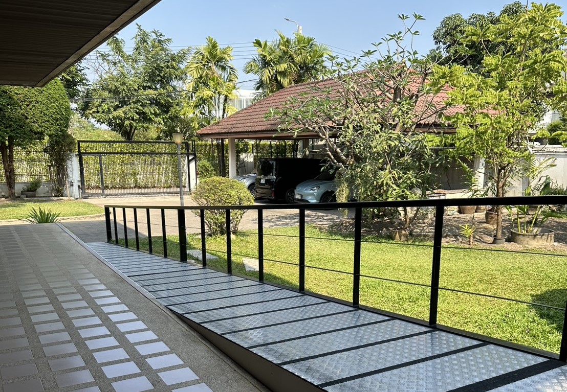 ขายบ้านพัฒนาการ ศรีนครินทร์ : 🔥ขายด่วน+🔥บ้านเดี่ยวหรู ทำเลศักยภาพ ซอยกรุงเทพกรีฑา 8 เฟอร์นิเจอร์ครบ พร้อมเข้าอยู่