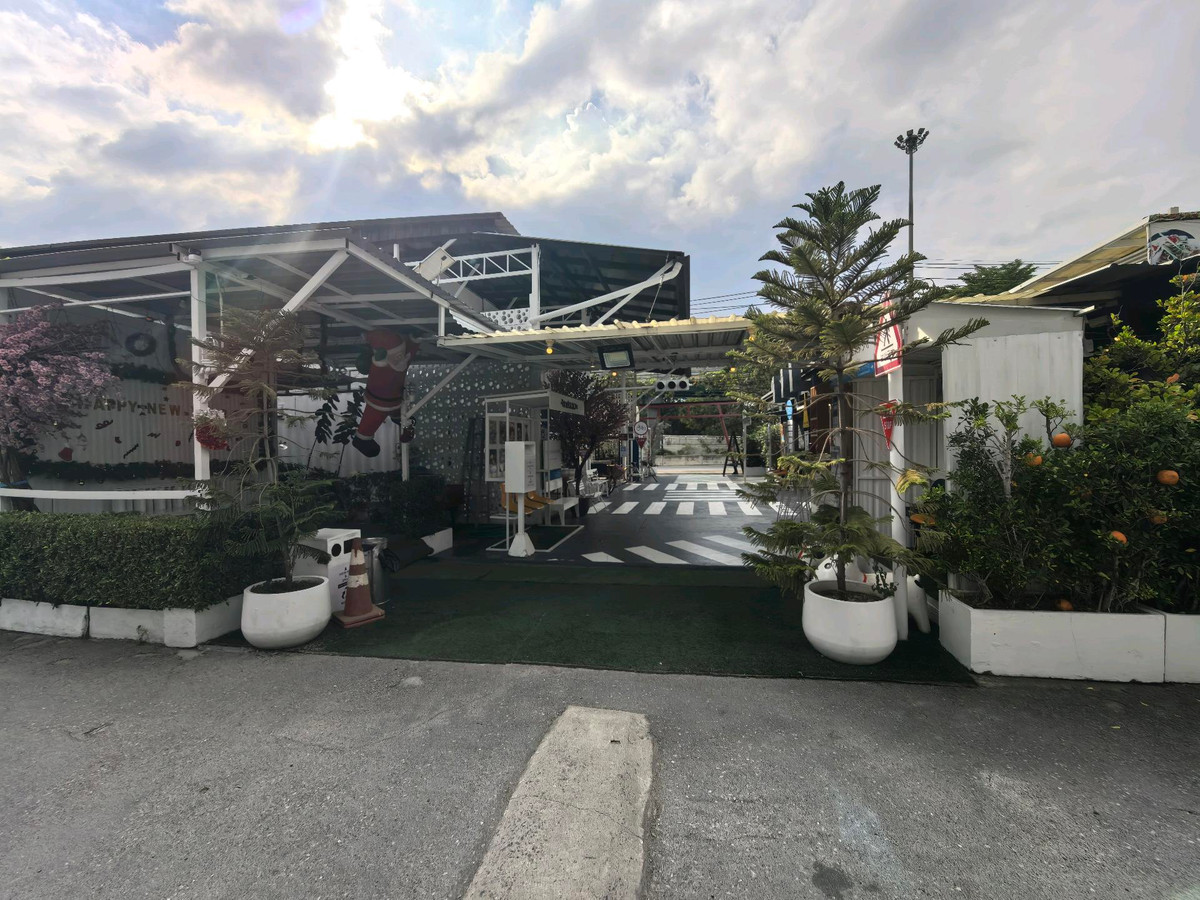 For RentRetail SpacePinklao, Charansanitwong : ✨ Shop space / cafe / restaurant / studio for rent 📐 230 sq m. | 2 floors, near Thonburi Fresh Market.